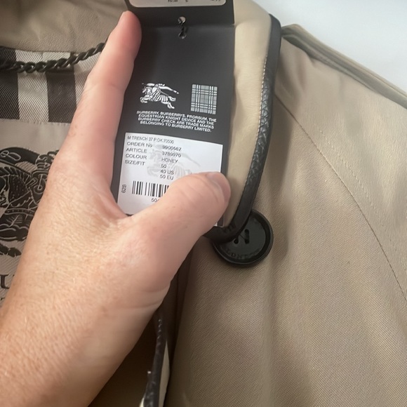 New with tags, Burberry trench coat with alligator trim - Picture 3 of 6
